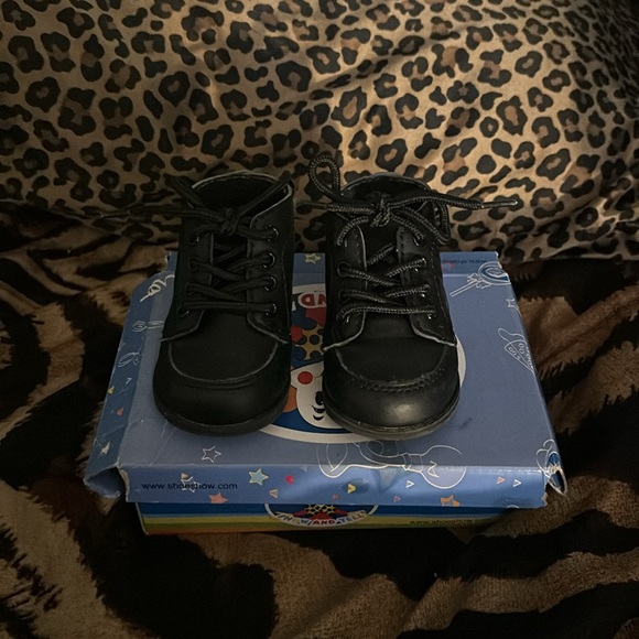 Baby walking shoes - Picture 2 of 3